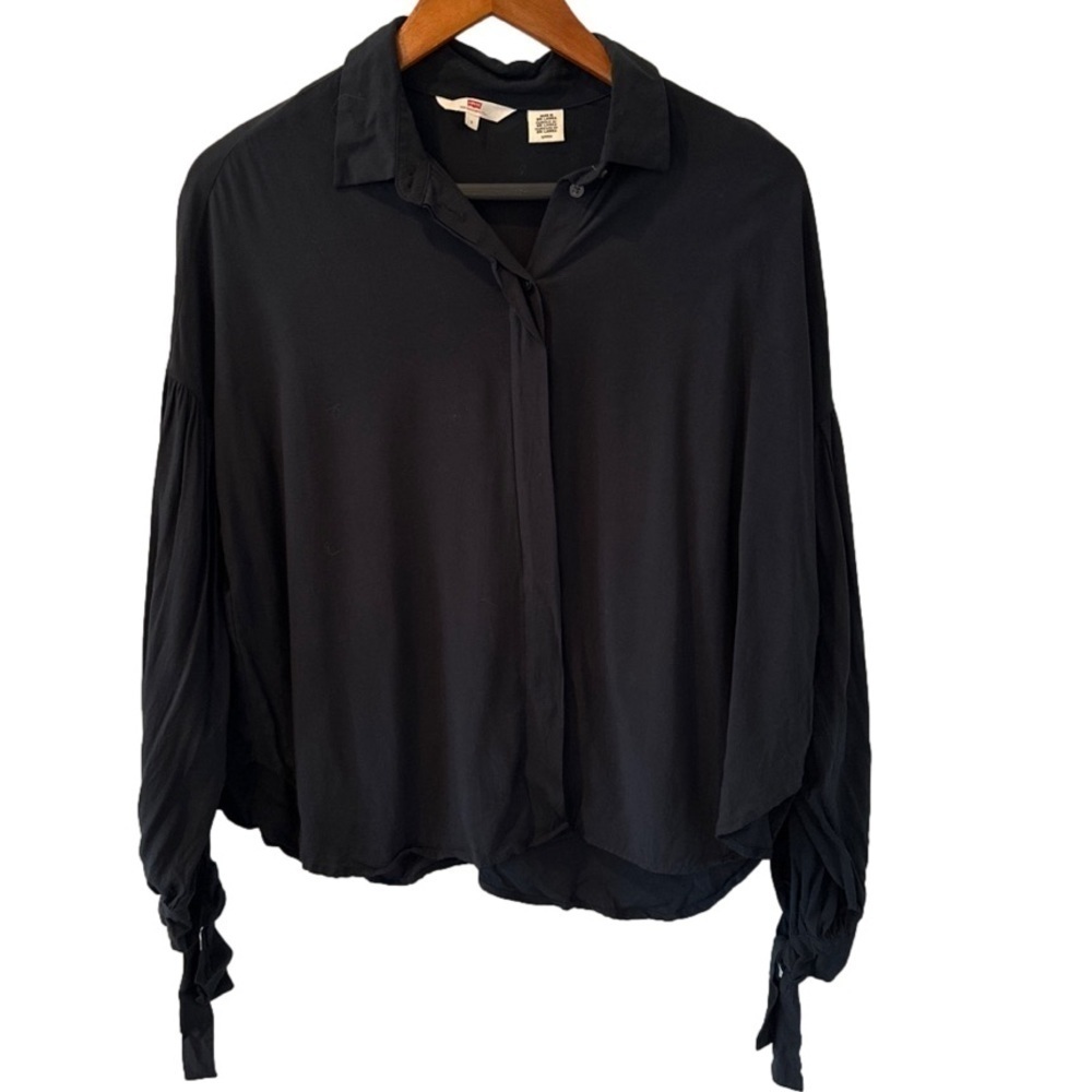 Levi’s black button-down blouse size small